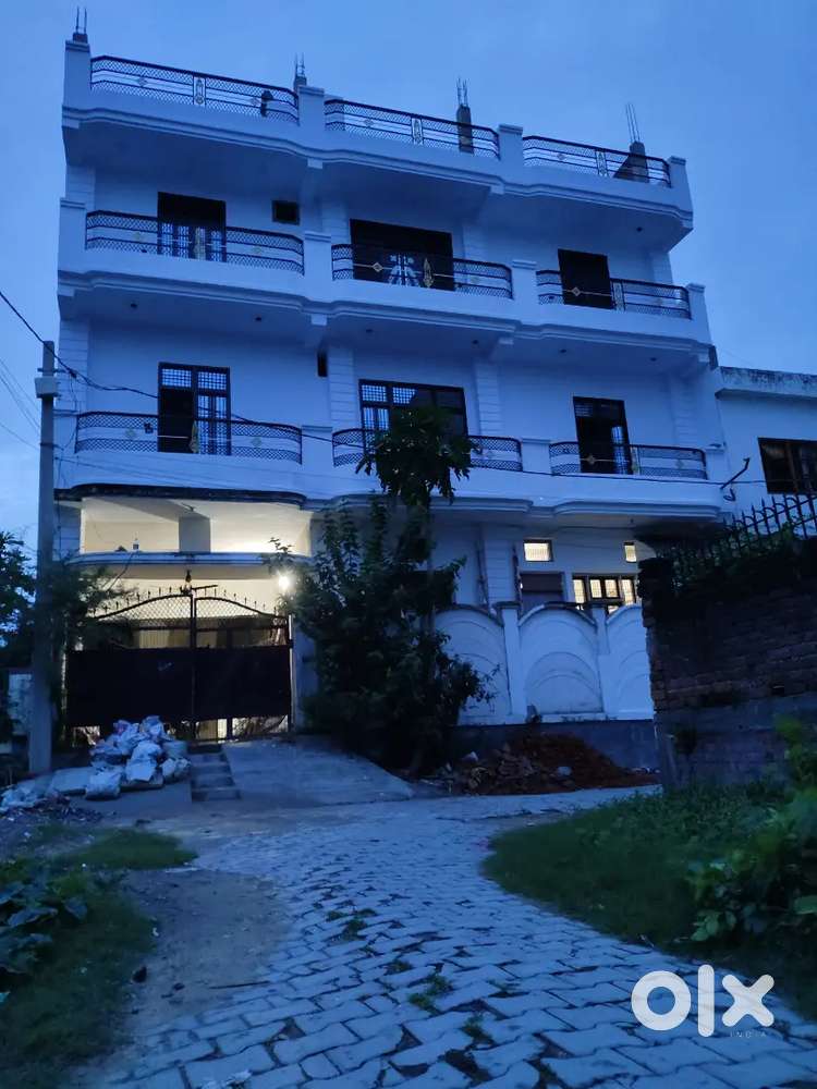 2bhk flats with balcony are available for rent near BHU Hyderabad gate