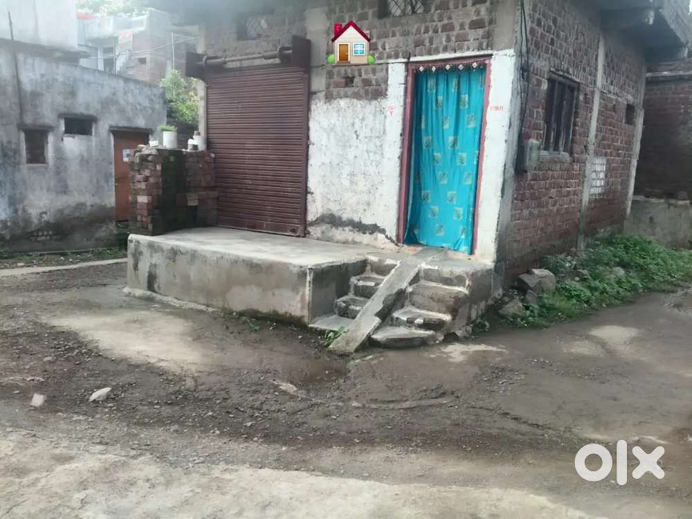 मेन कॉर्नर का मकान बिकाऊ है