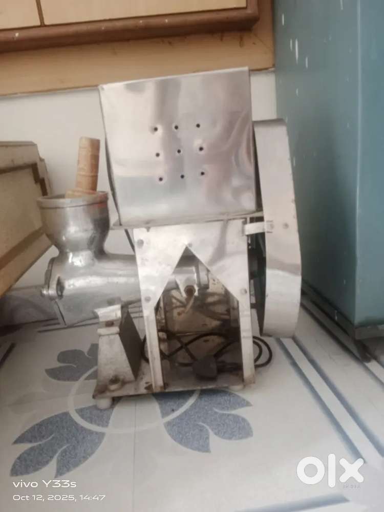 This big juicer machine in new condition but there is  dent fix rate