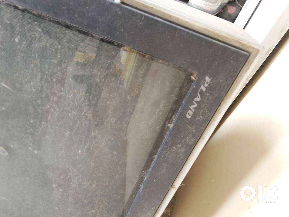 It's an old model its Samsung TV and its and very old model and its