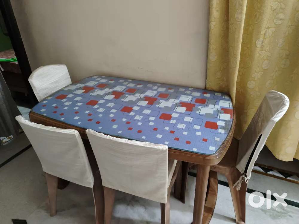 Dinning table 6 Seater