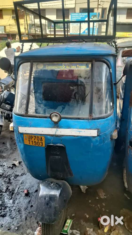 Jisko lena hai le sakta hai