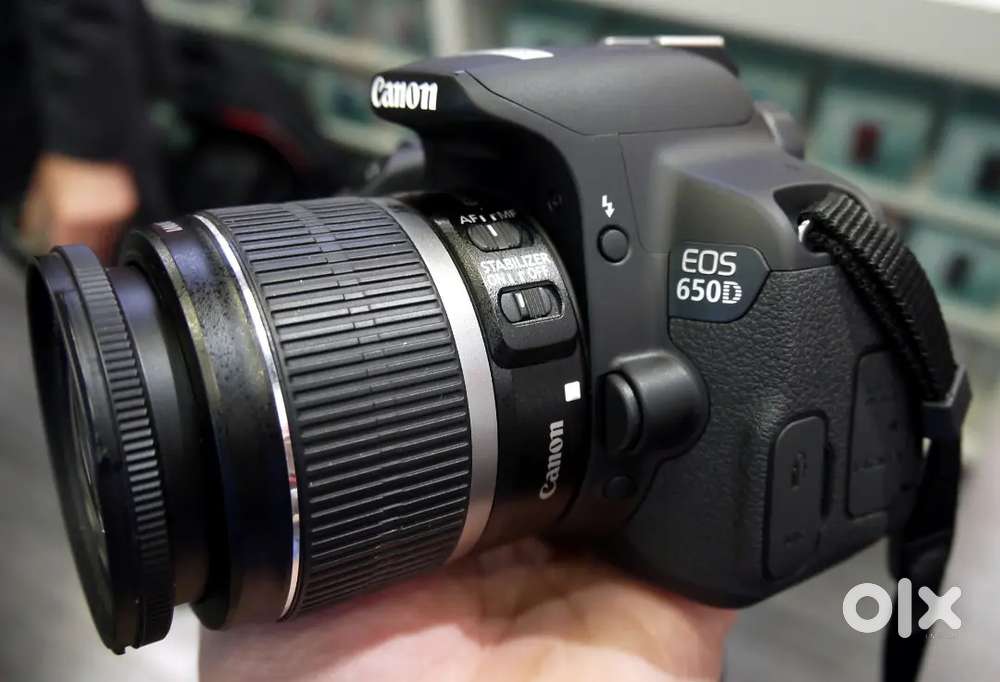 Canoncamera eos 650d for sale light used ,no stratchs and any damages.