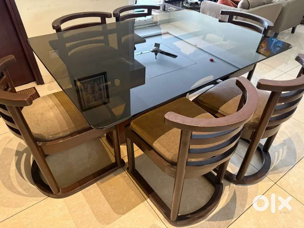 Dinning table with glass top and 6 cushioned chairs