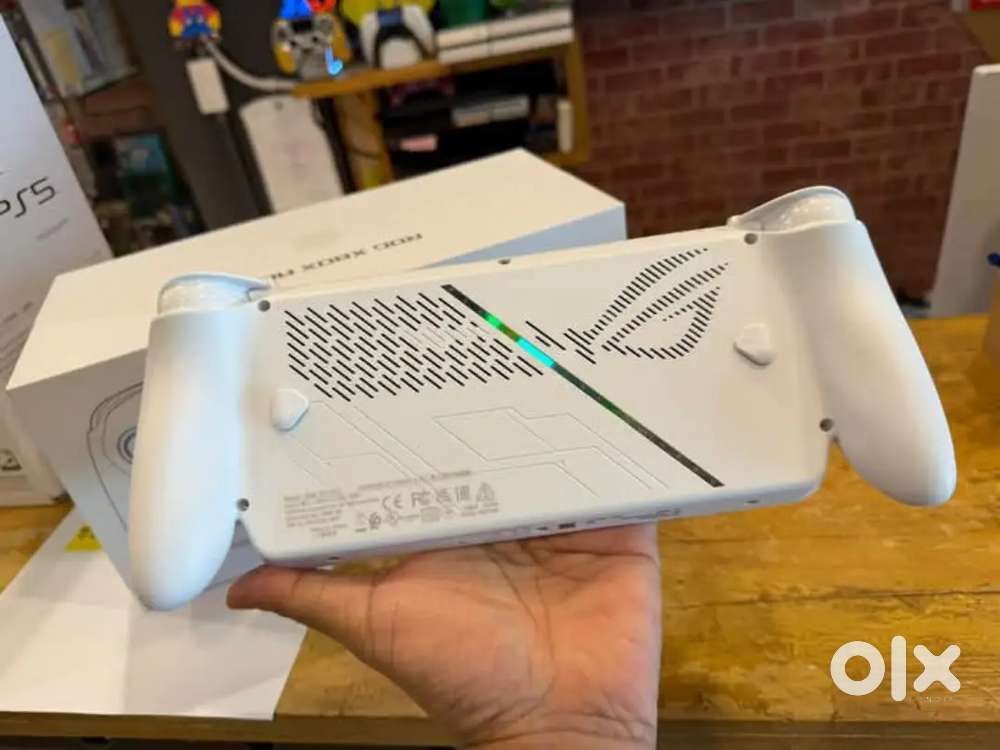 ASUS ROG XBOX Ally (2025) AMD Ryzen Z2 A Processor,16GB RAM, 512GB SSD