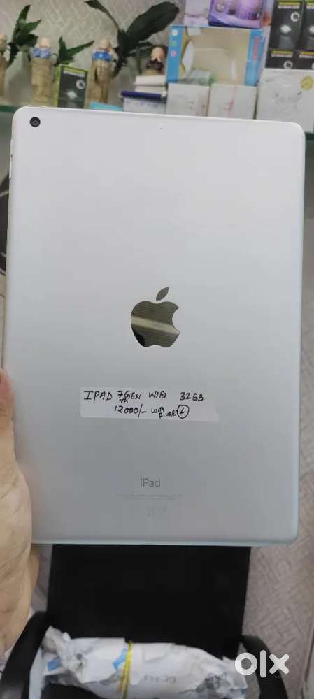 Apple IPad 7th Gen WiFi 32GB with fingerprint available in good cond