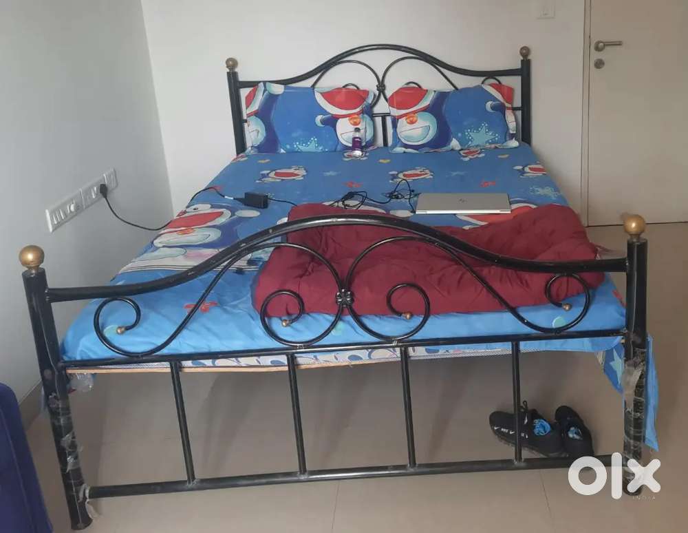 Queen size steel bed with ply wood base Without mattress