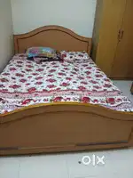 Bed for sale , in great condition with full bed set