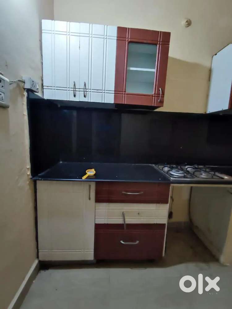 Spacious 2BHK Flat for rent (Paramount colony, near gate no.2 )