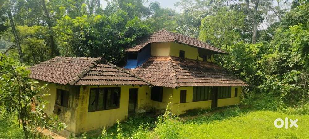 Plot with old tradational villa and river on rear side