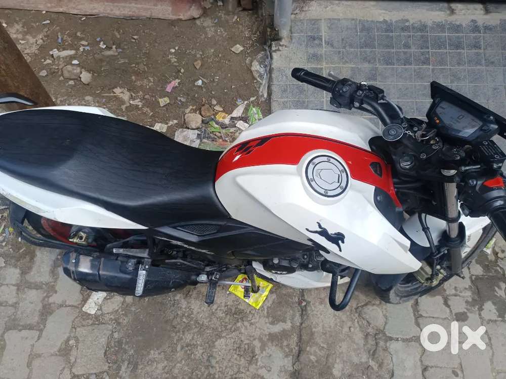 7600 ke ass pass hi chali hai