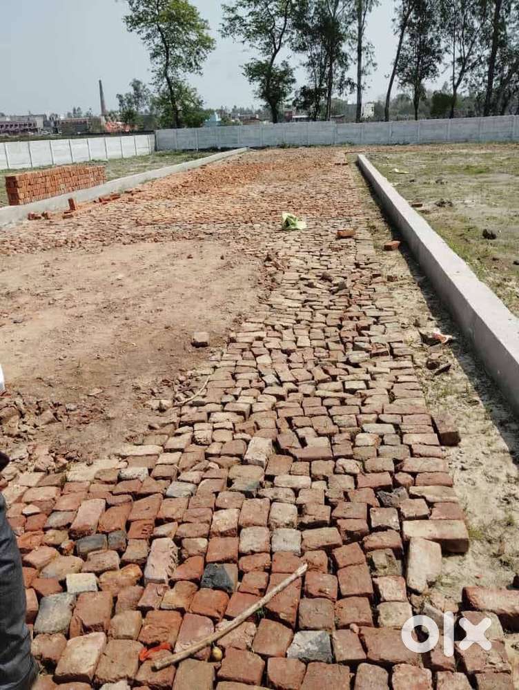 Book kare plot apke rohania me gangapur road par rudra flat ke samne 1