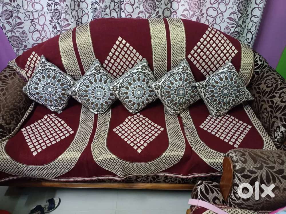 5 seaters sofa