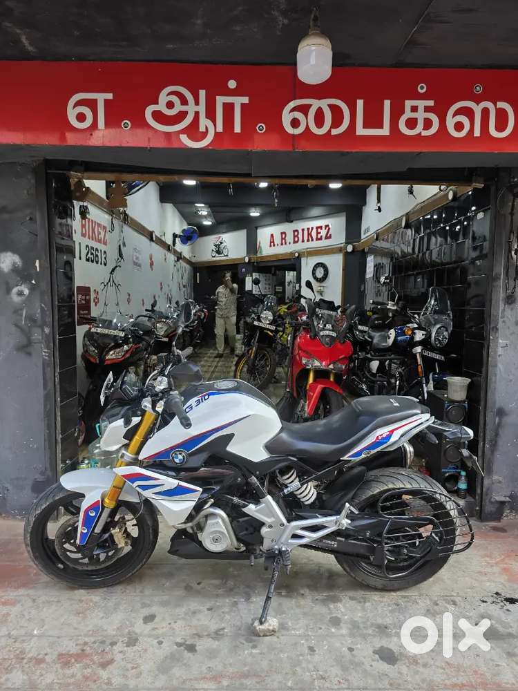 BMW G310R WHITE DOUBLE DISC ABS