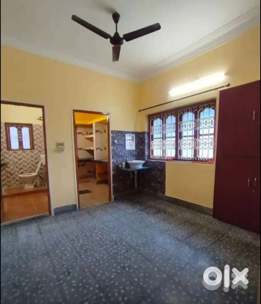 Ground floor 1RK House Available for rent in Dum Dum Metro.