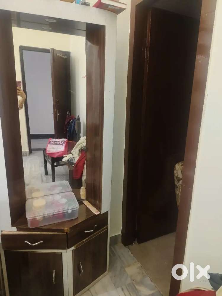 Dressing table