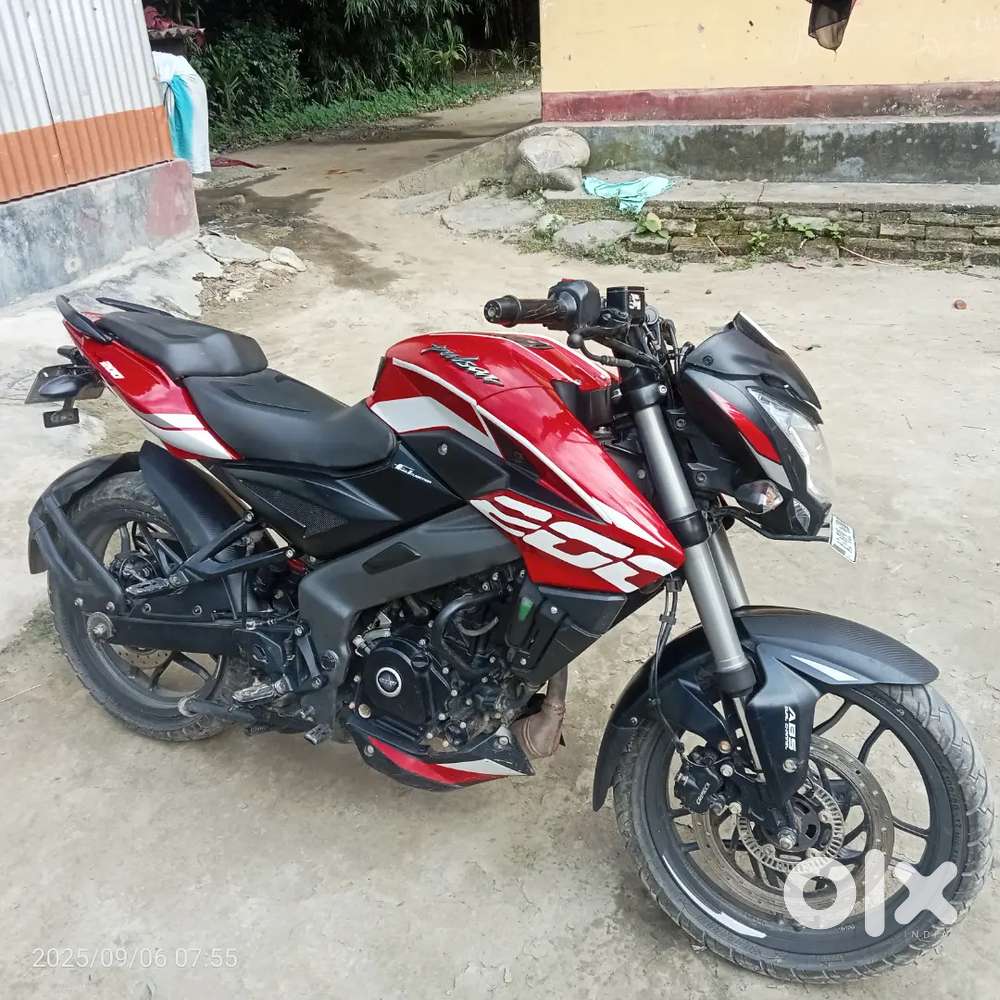 Pulsar NS 200
