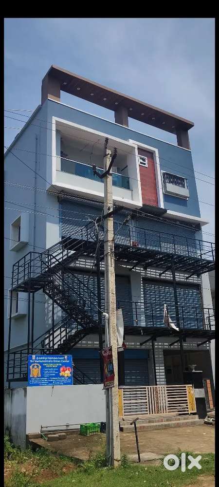 COMMERCIAL BUILDING FOR SALE