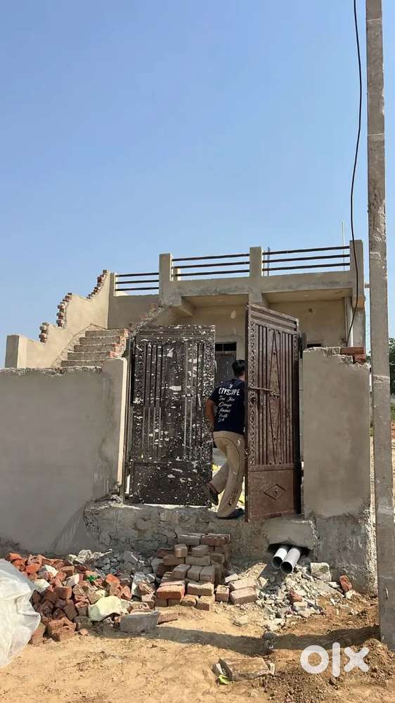 122 gaj plot suman city kanota main agra road se 250meter