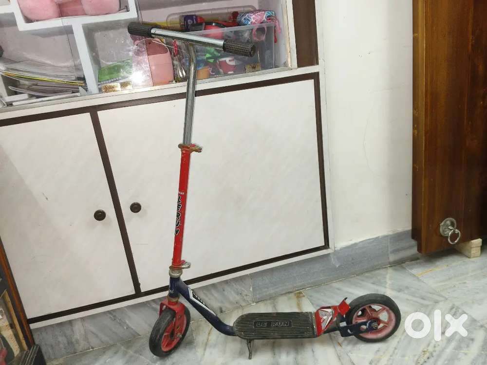 TWO WHEEL SCOOTER FOR CHILDREN