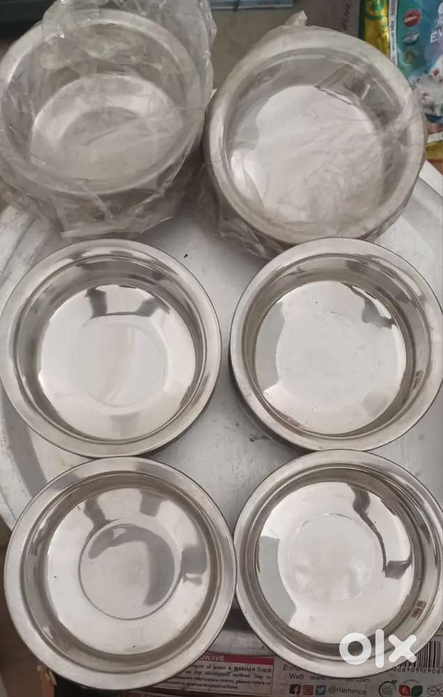 Commercial kitchen crockery items