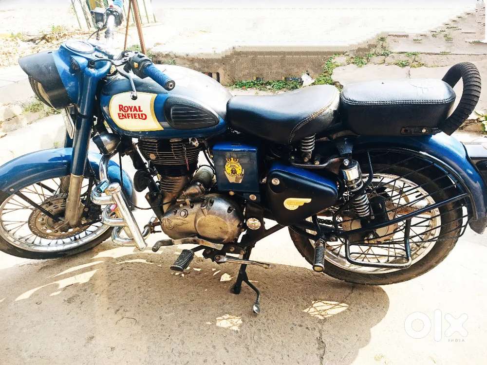 Royal Enfield classic 350 First Owner 2017 less used in mint condition