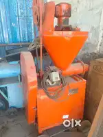 Briquetting machine