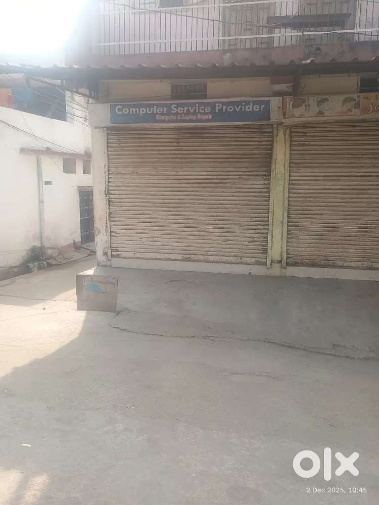 दुकान किराए पर देना है Bhathagaon Chowk Overbridge K Pass