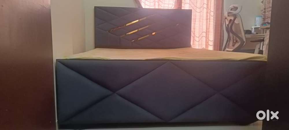 Queen size bed (6x5)