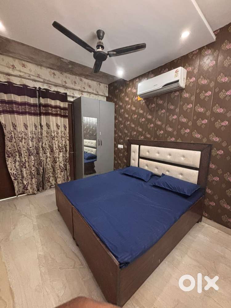 1 bhk and indipandent room boys and gril vip road Zirakpur