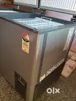 Deep freezer New voltas 303 LTR bilkul sahi condition mein hai