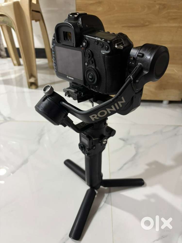 Canon 5d mark 4 , 50 mm lens 1.8 with 2 battery , ronin gimble