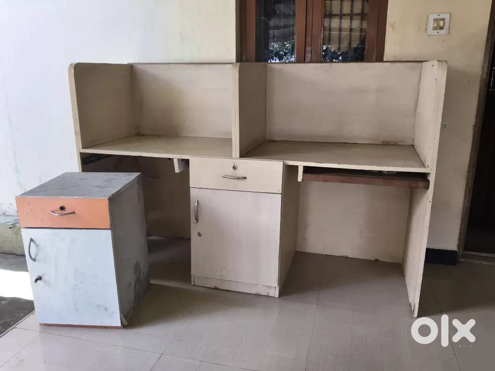 Computer teble