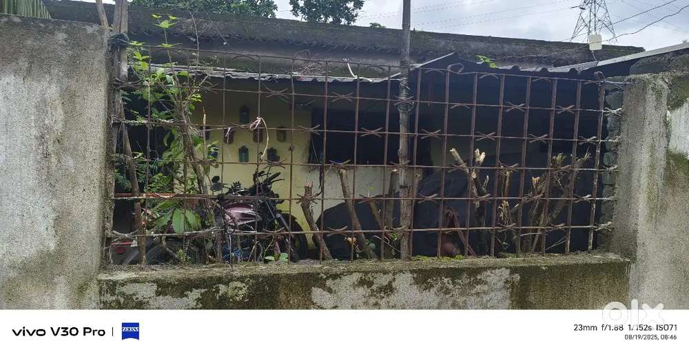 4bhk+bathroom 2+1puja ghar+1store+ 1 kitchen+1garrage and plenty place