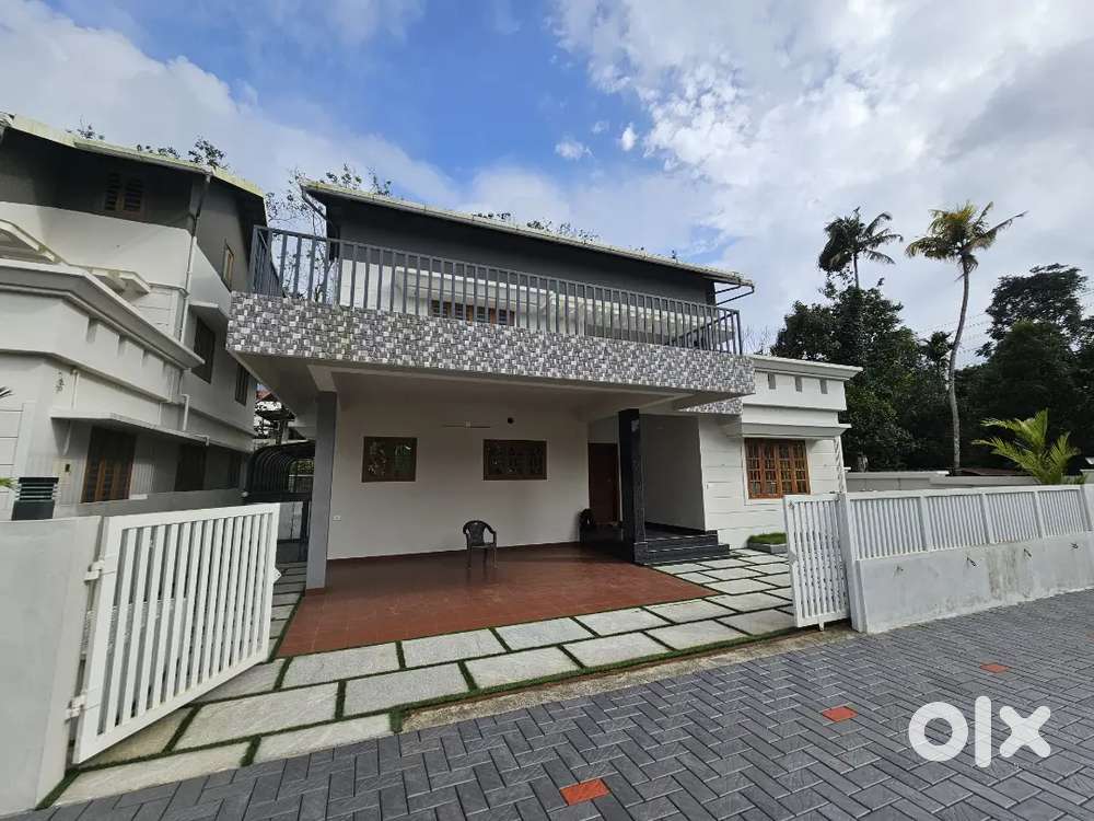 Pukkattupady kizhakkambalam 6.2cent house for sale