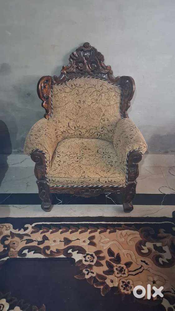 Ancient sofa set