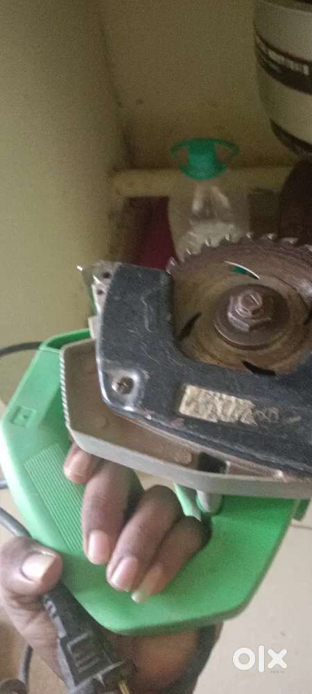 Wood cutting machine