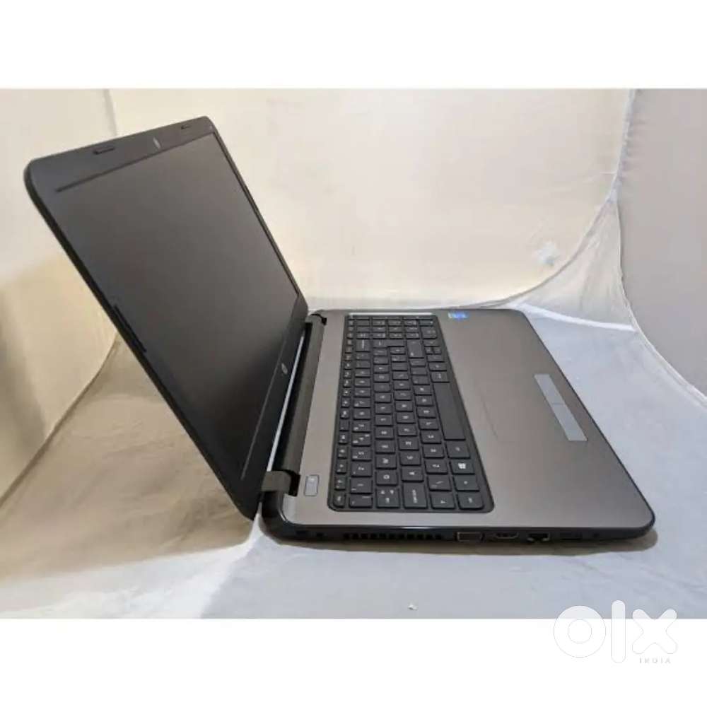 Hp 250 G3 laptop no scretch, new like condition