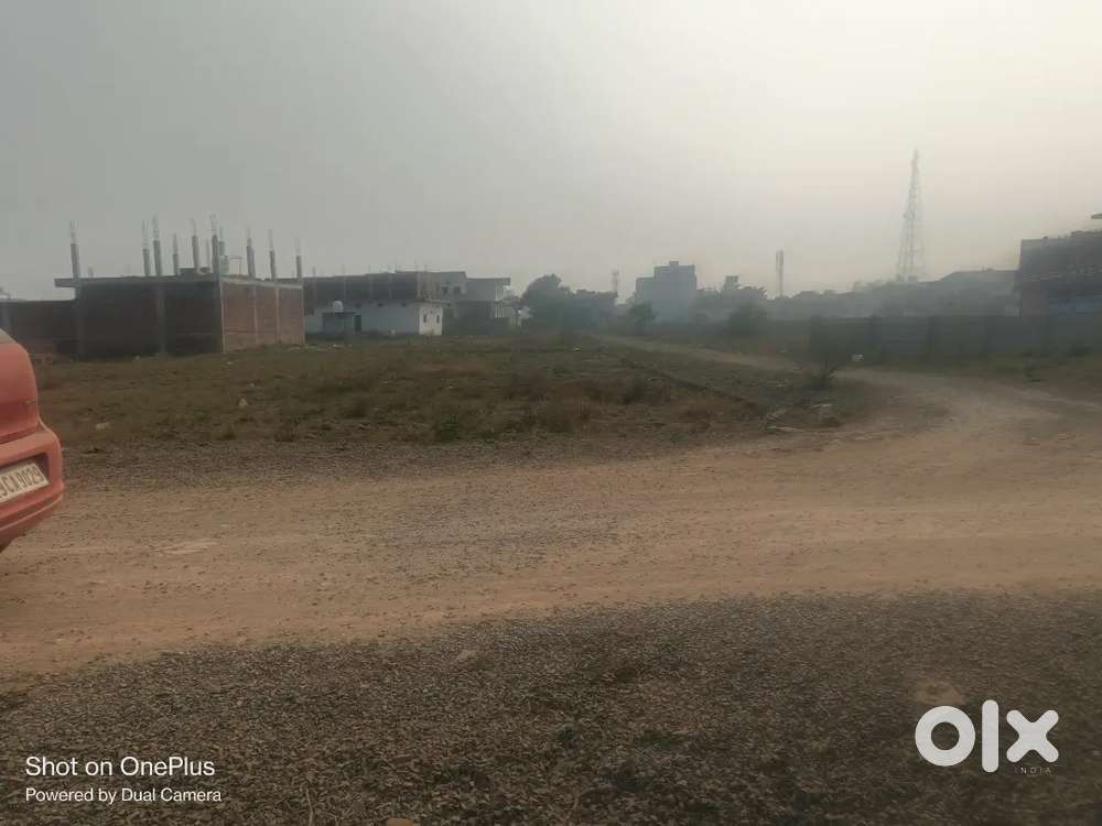 प्लाट बिकाऊ है सेंट माइकल स्कूल के पीछे