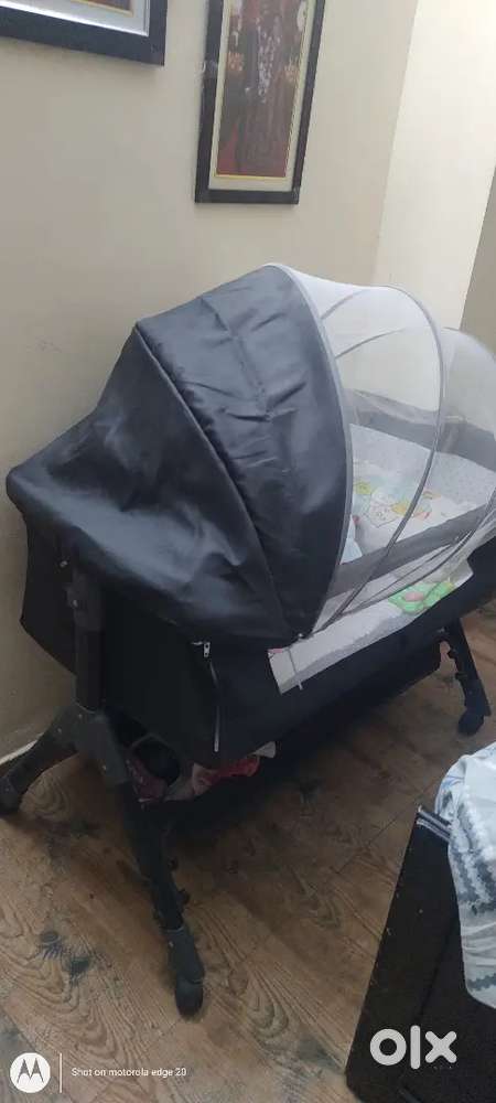 Star and daisy kids cot