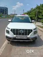 Hyundai Venue Automatic 2019 725000