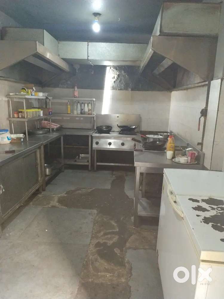 Cook for hotel . Kitchen free rehna and khana.