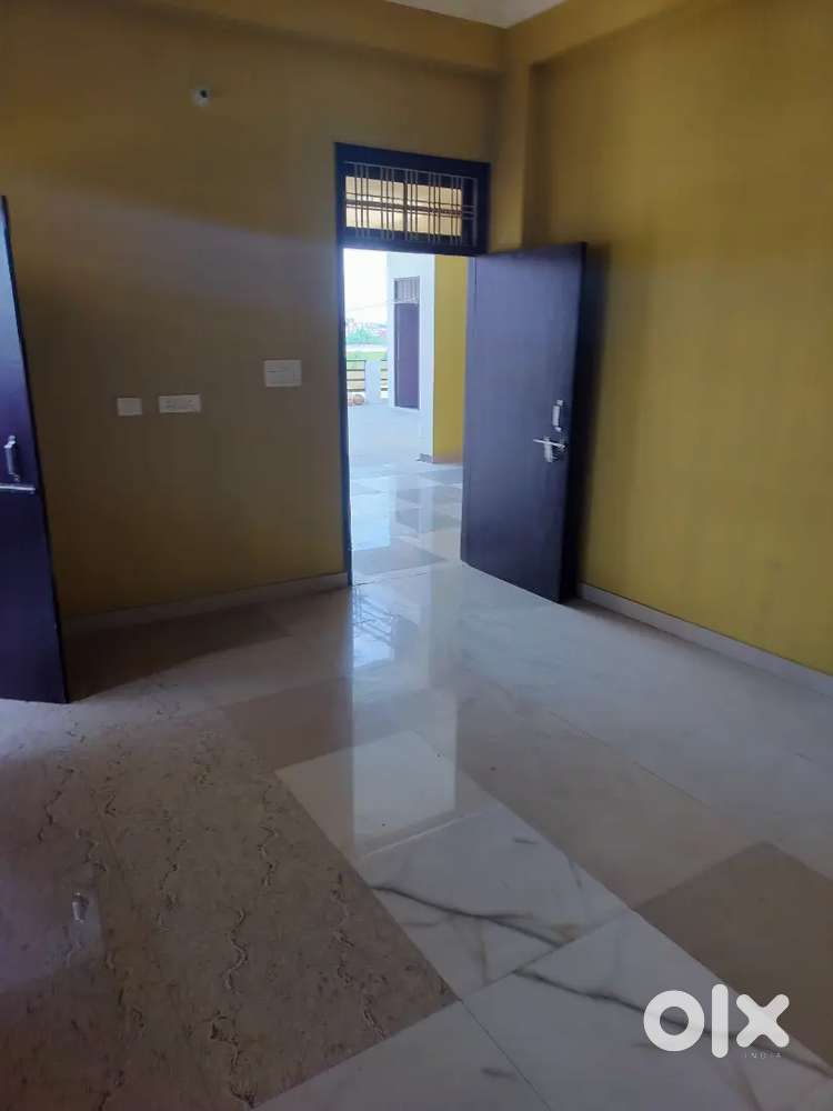 2BHK portion on first floor only available for family in jankipuram