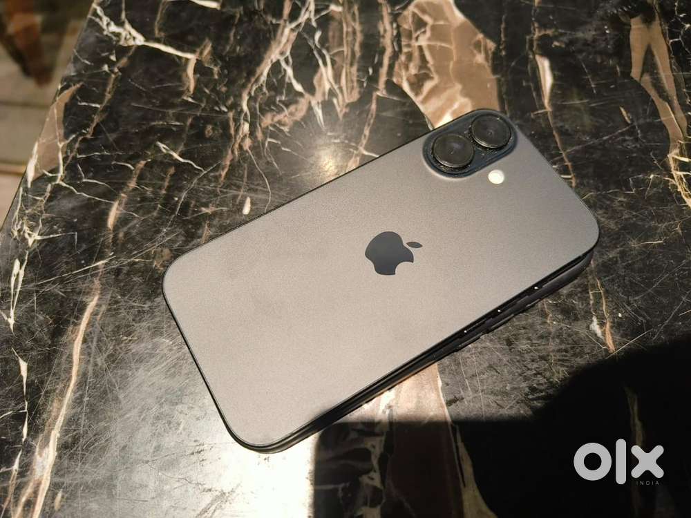 I Phone 16 8/128gb one month old