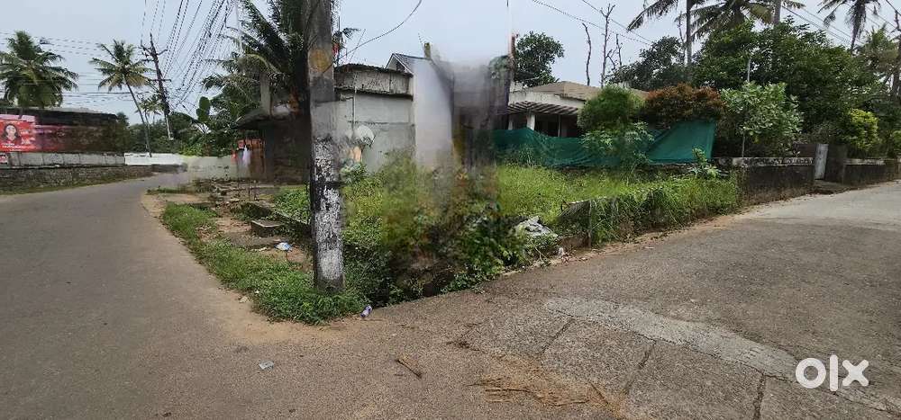 Commercial building for sale bayas school