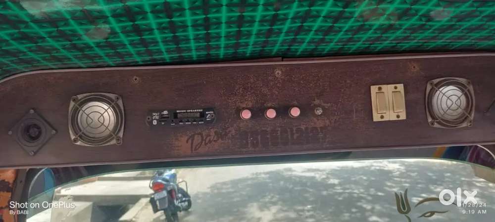 Auto roof music player