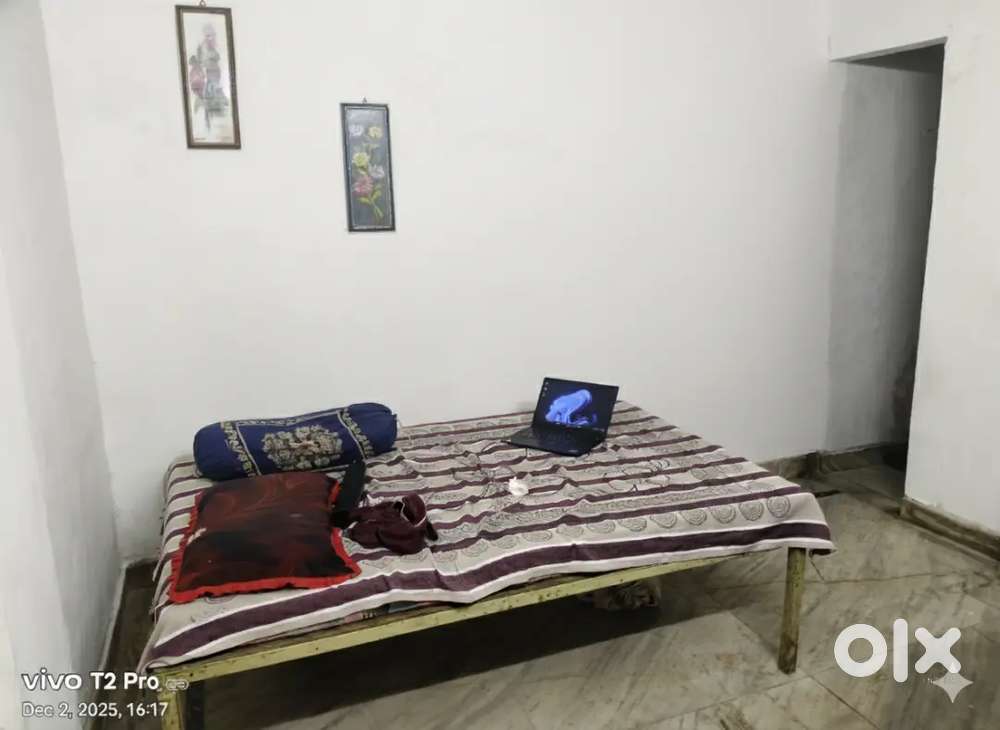 Roommate chahiye 1 pratap vihar sector 12
