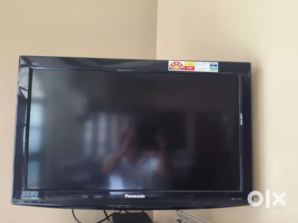 Panasonic LCD T V 32 .