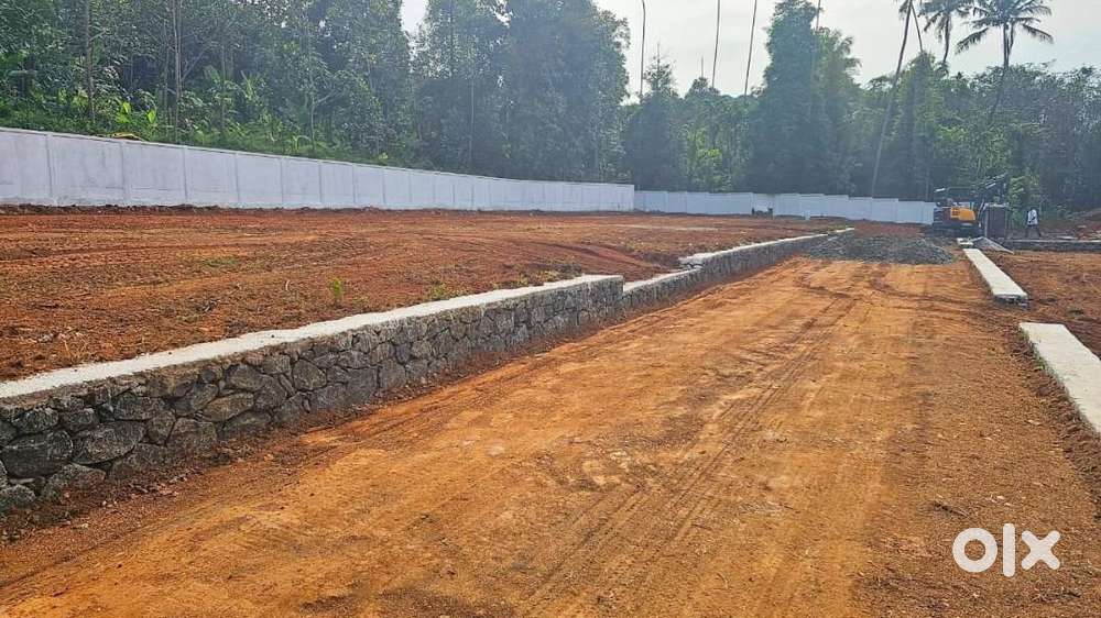 Chalakudy Town 6.5 km from Meloor Pushpagiri Near,Budget friendly plot