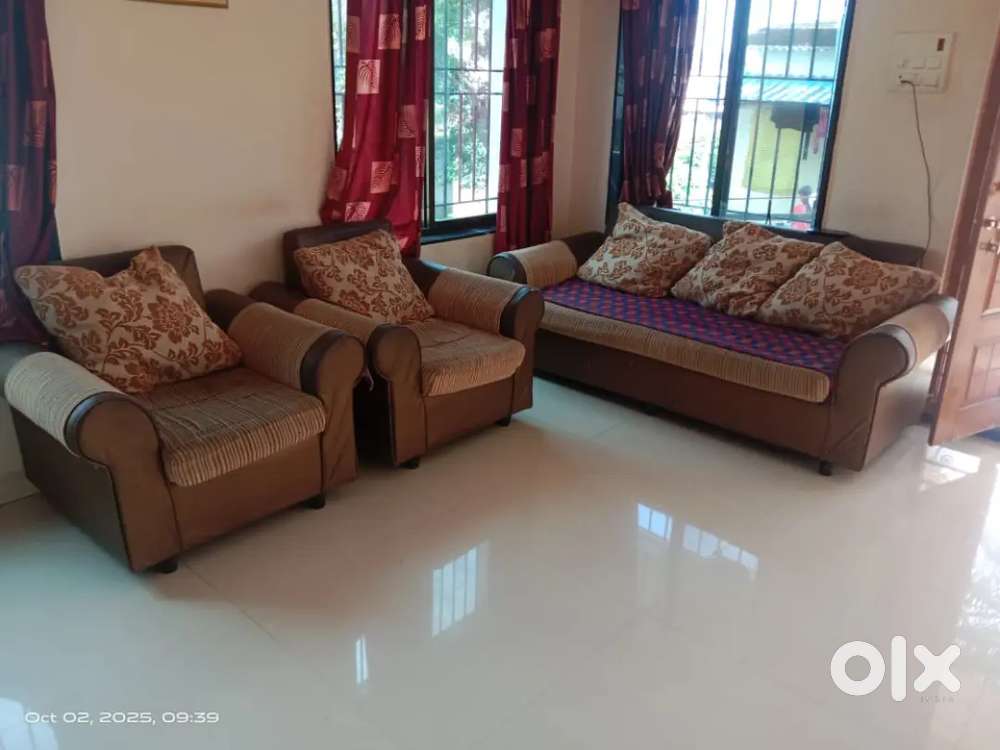 I am selling my sofa set